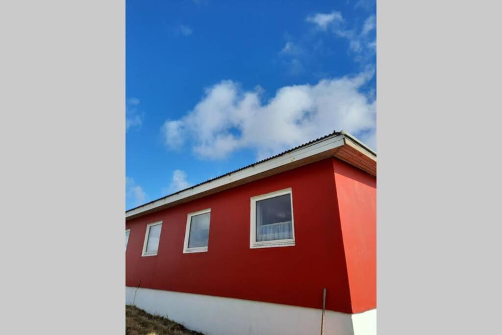 شقة The Red House Near The Sea Njarthvik المظهر الخارجي الصورة