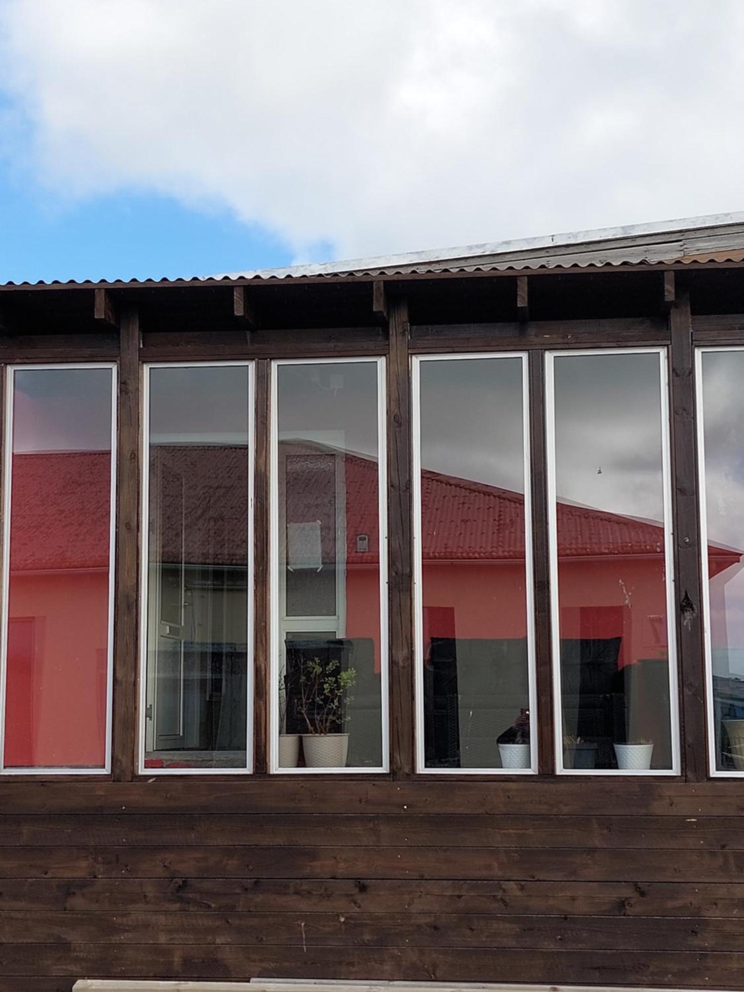 شقة The Red House Near The Sea Njarthvik الغرفة الصورة